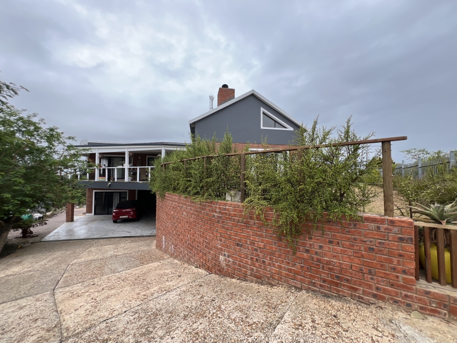 5 Bedroom Property for Sale in Noorsekloof Eastern Cape